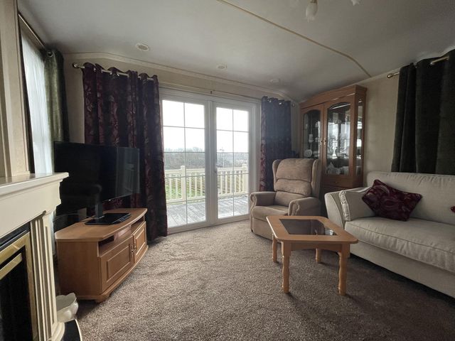 Chalet Sleeps 4 Near Cymyran Beach - 1210026 - photo 2