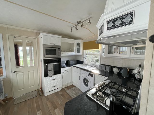 Chalet Sleeps 4 Near Cymyran Beach - 1210026 - photo 5
