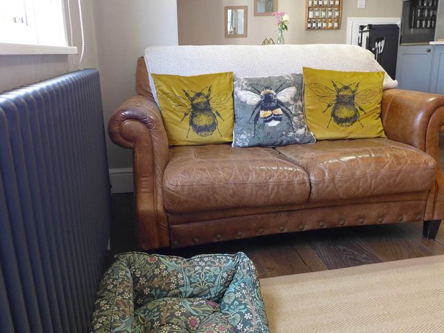 Royal Oak Retreat Sleeps 6 Pub Pet Friendly - 1210028 - photo 2
