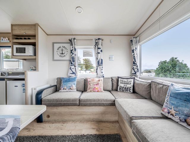 Cozy Pet Friendly Caravan with Seaviews - 1210035 - photo 3