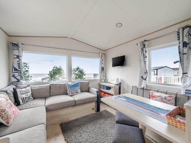 Cozy Pet Friendly Caravan with Seaviews - 1210035 - photo 2