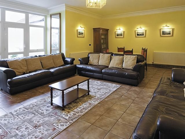 Lovely Large home 10 Minute Walk to Barmouth Beach - 1210045 - photo 2
