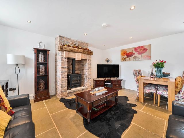 Stylish Rustic Barn Conversion Alton Towers Peaks - 1210047 - photo 2