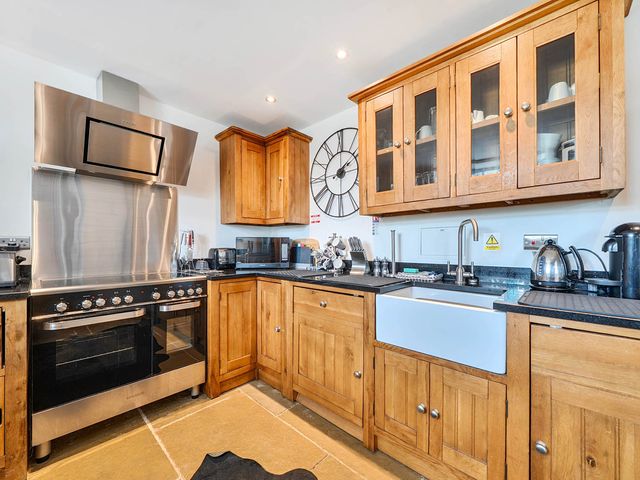Stylish Rustic Barn Conversion Alton Towers Peaks - 1210047 - photo 4