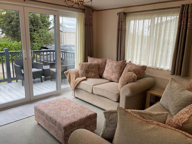 The Royal Oak - Sleeps 4 - Deck - Free Parking - 1210049 - photo 2