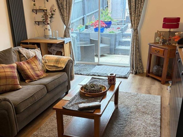 Sleeps 5 pet friendly, Enclosed garden, Parking - 1210064 - photo 2