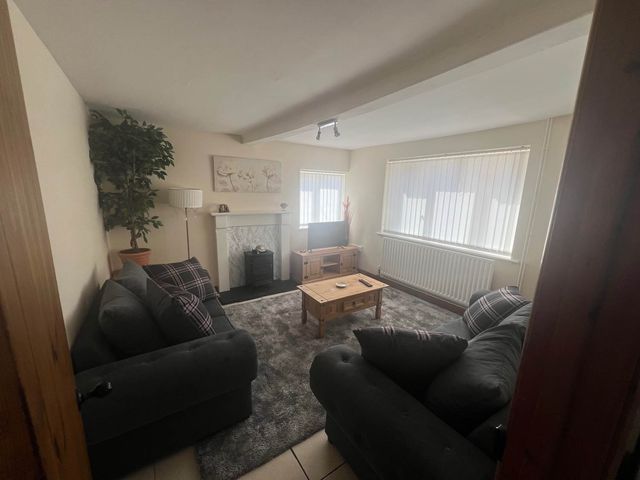 Blyton 2-Bed Cottage, Parking, 30m to Lincoln - 1210066 - photo 3