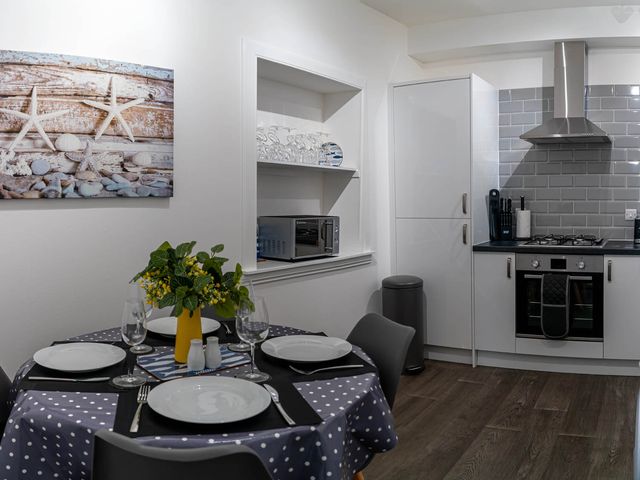 The Old Paint Shop Apartment - Centrally Situated - 1210067 - photo 5