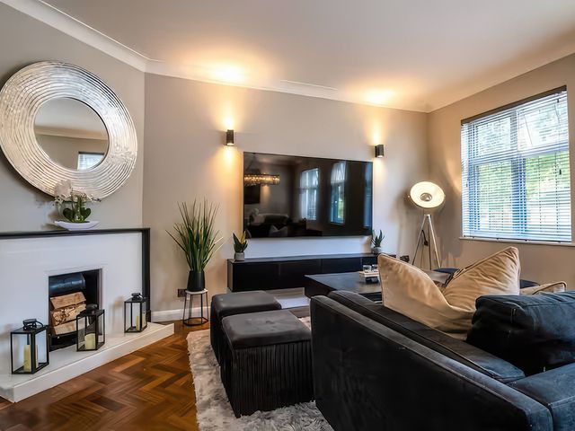 Elegant Moor Park Home with Golf Club & London city centre access - 1210200 - photo 3