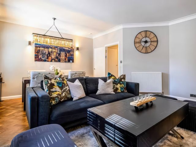 Elegant Moor Park Home with Golf Club & London city centre access - 1210200 - photo 4