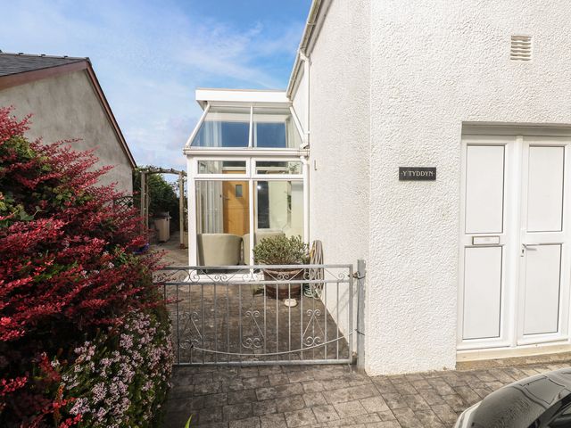 An outdoor area with a gate and door at Hafan y Tyddyn