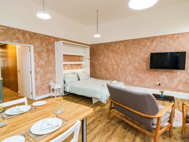 A studio with a bed and dining area at The Studio @ 18 Milnathort