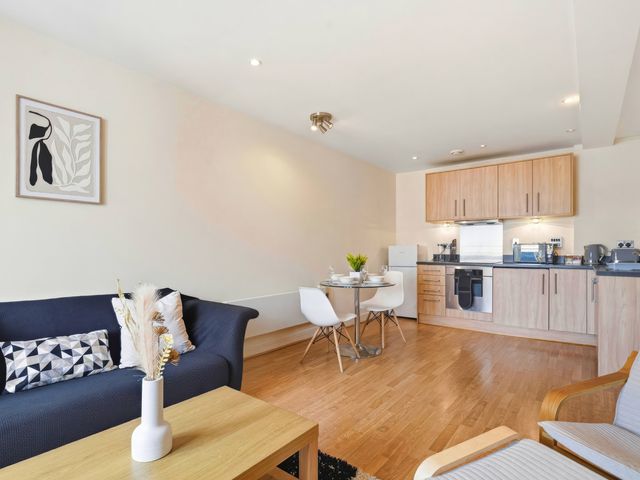 Stylish City Centre Living - 1210517 - photo 5