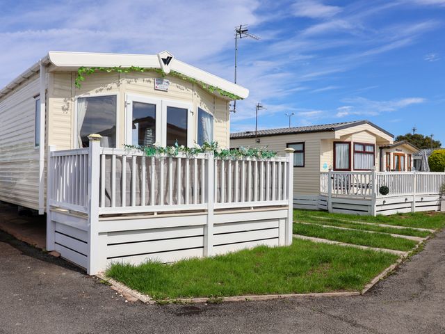 Mobile homes with decks in a park area at 15 Elm Crescent in Rhyl