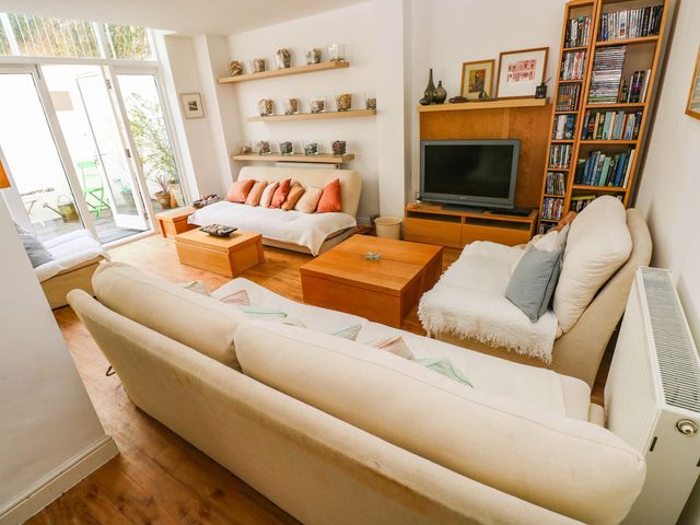Tall Ships Lower Ground Apartment - 1210864 - photo 3