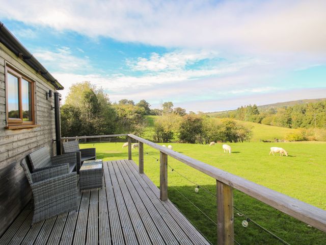 Hideaway Hut at Hopton Court Estate - 1210968 - photo 2