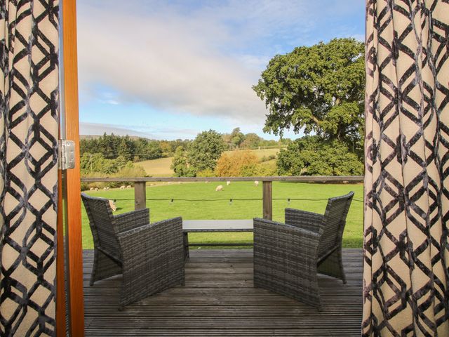 Hideaway Hut at Hopton Court Estate - 1210968 - photo 4