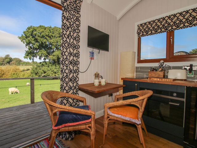 Hideaway Hut at Hopton Court Estate - 1210968 - photo 5