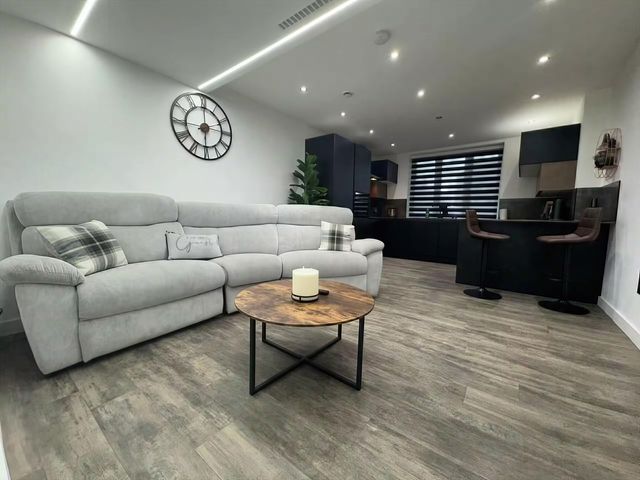 Luxury 2 bed en-suite with free parking and 15 minutes to Heathrow - 1211487 - photo 2