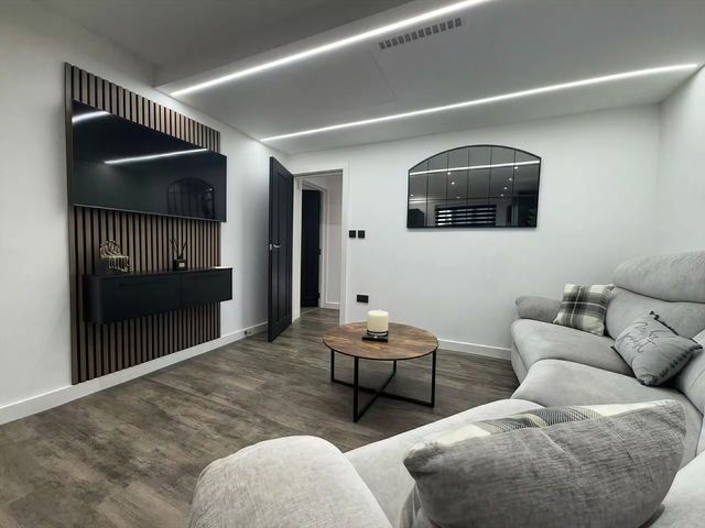 Luxury 2 bed en-suite with free parking and 15 minutes to Heathrow - 1211487 - photo 3