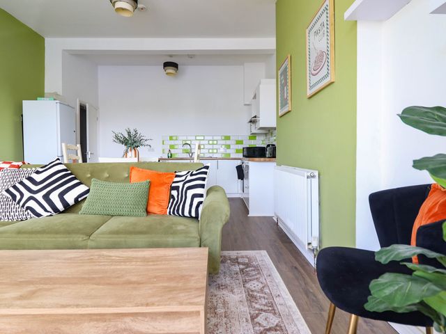 Flat 1 Greenfields - 1211675 - photo 4