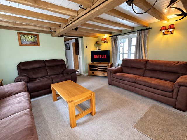 Holdfast Cottage Sleeps 12 in The New Forest - 1212389 - photo 2