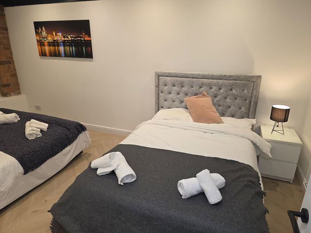 Liverpool Penthouse, sleeps 8 - 1212438 - photo 2