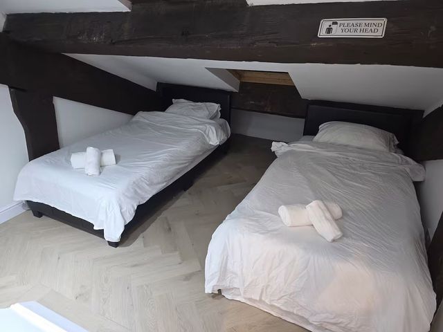 Liverpool Penthouse, sleeps 8 - 1212438 - photo 3