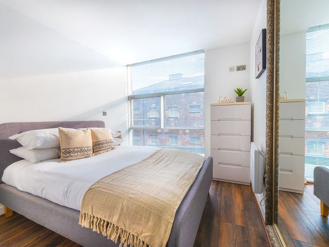 City Centre Apartment, 2 bed with Free Parking - 1212442 - photo 3