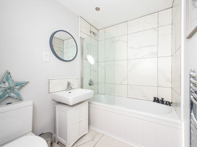 City Centre Apartment, 2 bed with Free Parking - 1212442 - photo 5