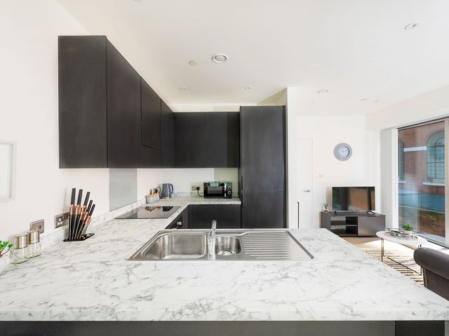 Luxury City Centre Apartment, Prime Location - 1212445 - photo 5