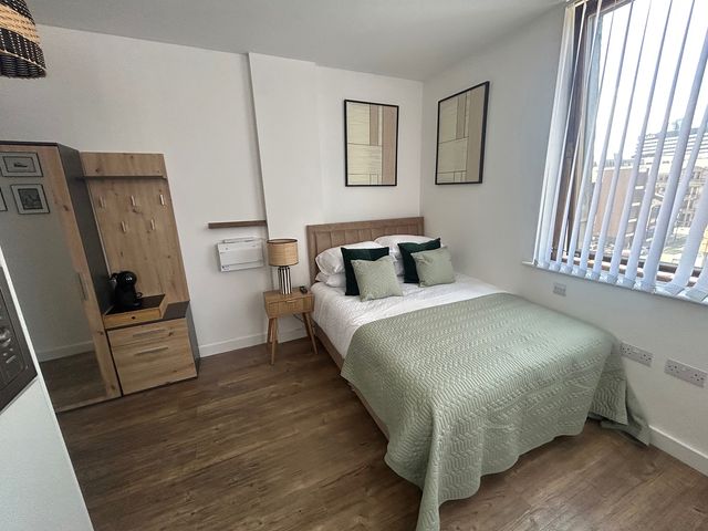 1 Bed Studio, Sleeps 2 with City Views - 1212474 - photo 2