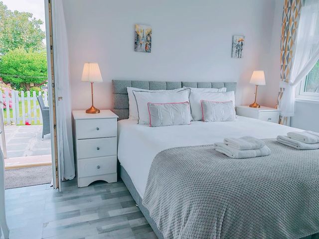 38 Sandown Road - 1212890 - photo 2