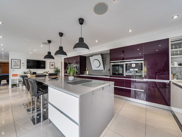 5 Bed House, Sleeps 14 with Hot Tub and Bar - 1213227 - photo 3