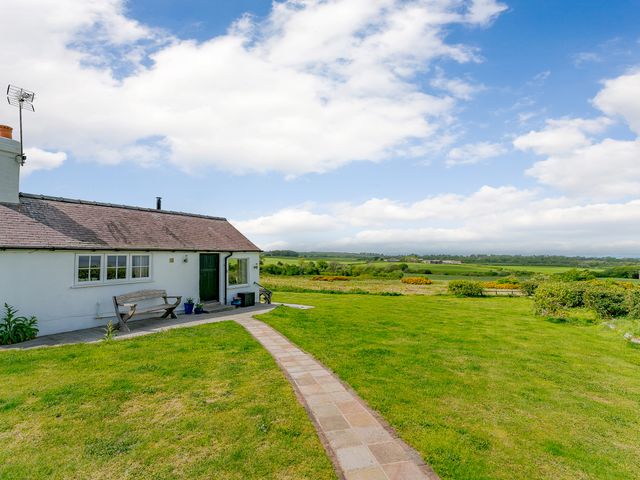 Crown Cottage - 16474 - photo 2