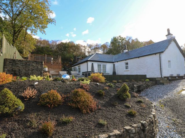 A house with a garden and wooden decking at Heatherbank in Garelochhead