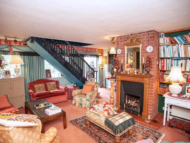Dorrington Court - 17984 - photo 2