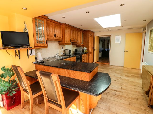Sutton Cottage - 21972 - photo 5