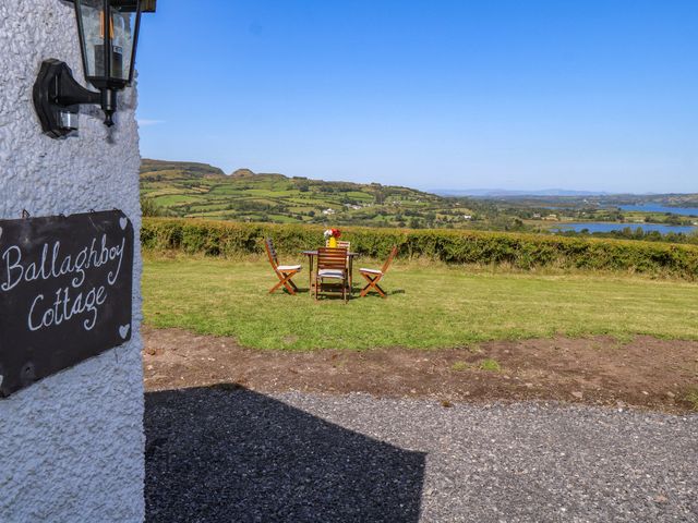 An outdoor seating area with a table and chairs at Ballaghboy Cottage Boyle, County Sligo