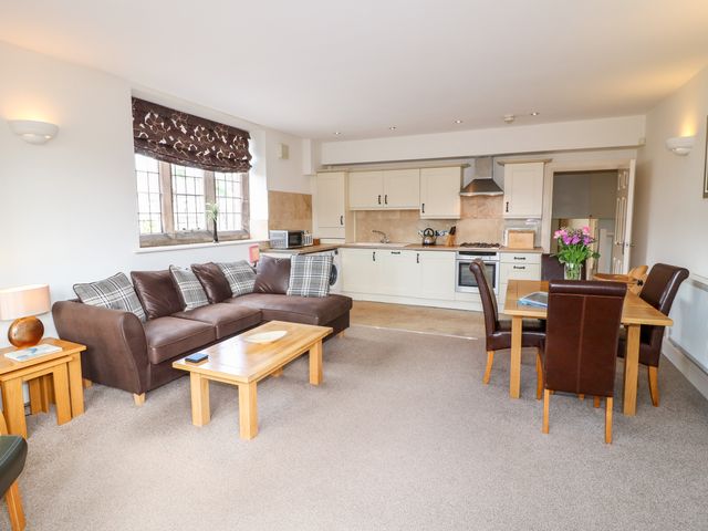 8 Tawney House - 2401 - photo 4