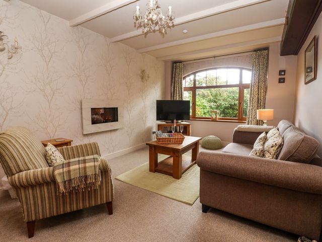 1 Woods Garth - 24773 - photo 4