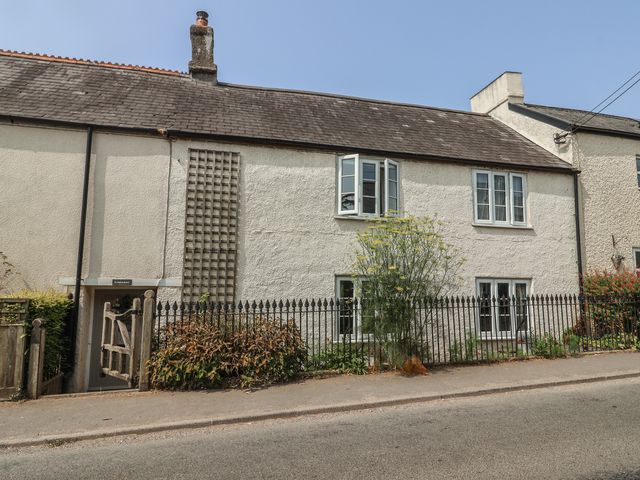 A house with windows and garden at Church Farmhouse in Winsham