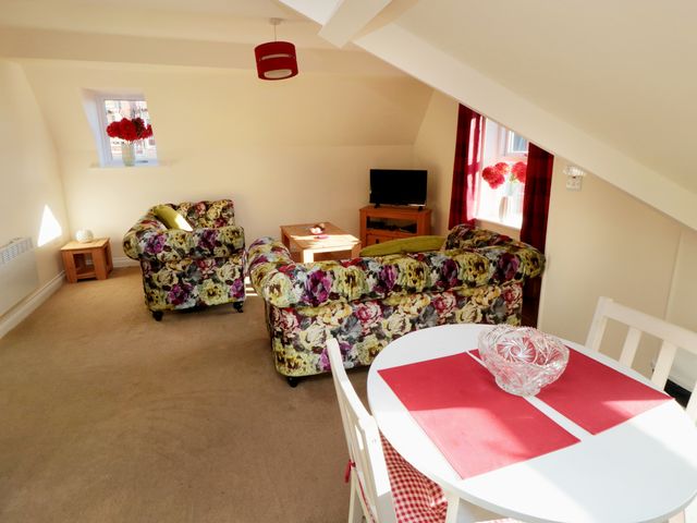 Carisbrooke House, Apartment 6 - 27709 - photo 5