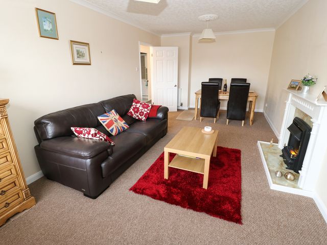 14 Silverlands Close - 30541 - photo 2