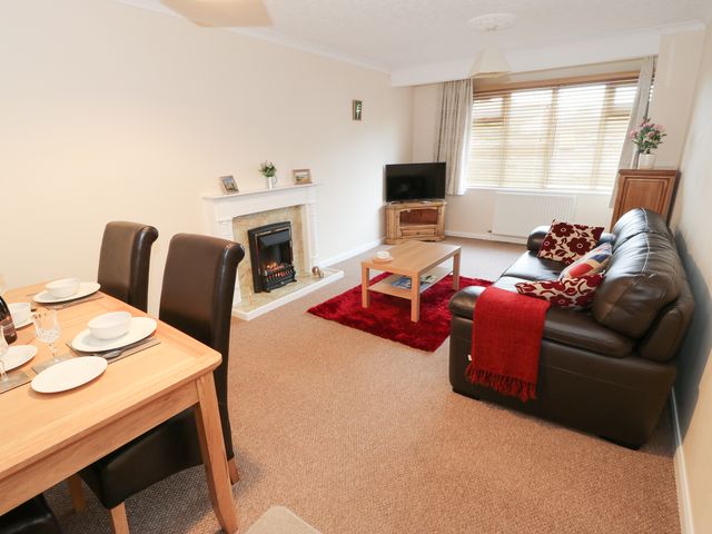 14 Silverlands Close - 30541 - photo 3