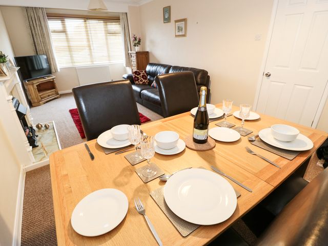 14 Silverlands Close - 30541 - photo 4