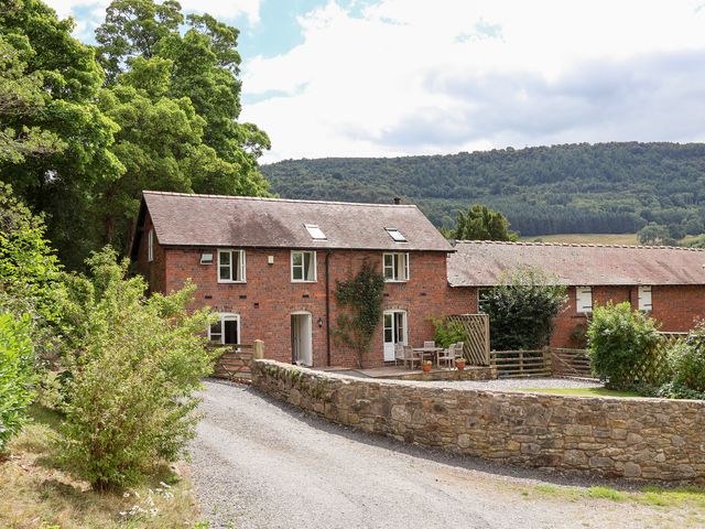 Bryn Howell Stables - 3781 - photo 1 