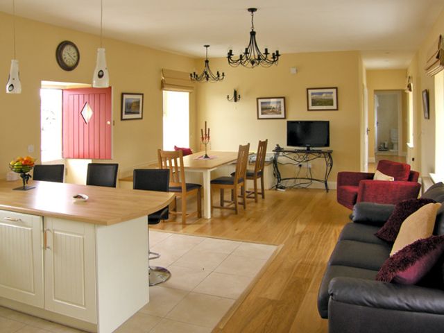 Dolmen Cottage - 3904 - photo 3