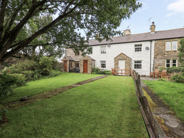 A house with a garden and pathway at Harber Scar in Horton-in-Ribblesdale near Settle
