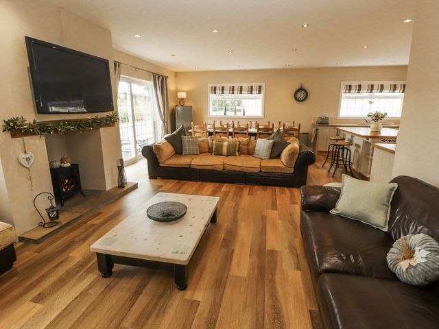 White Gables - 4587 - photo 2